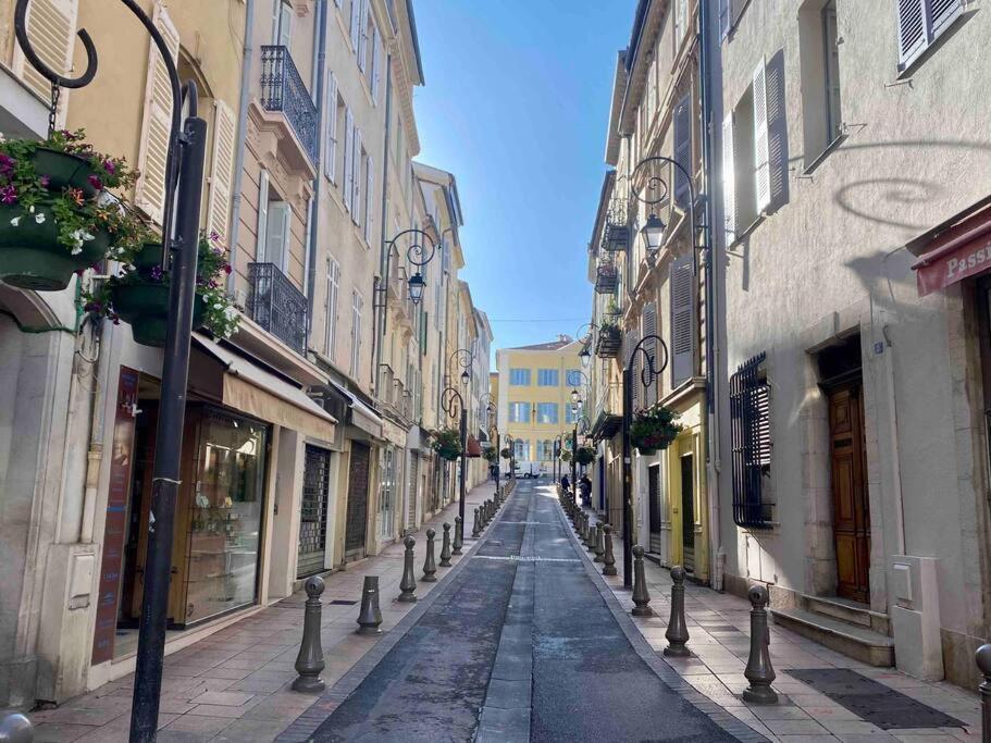 Au Coeur Du Viel Antibes - Cosy Appartement Dış mekan fotoğraf